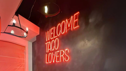 Letrero Neón Personalizado: 7 Ventajas para Negocios y Eventos