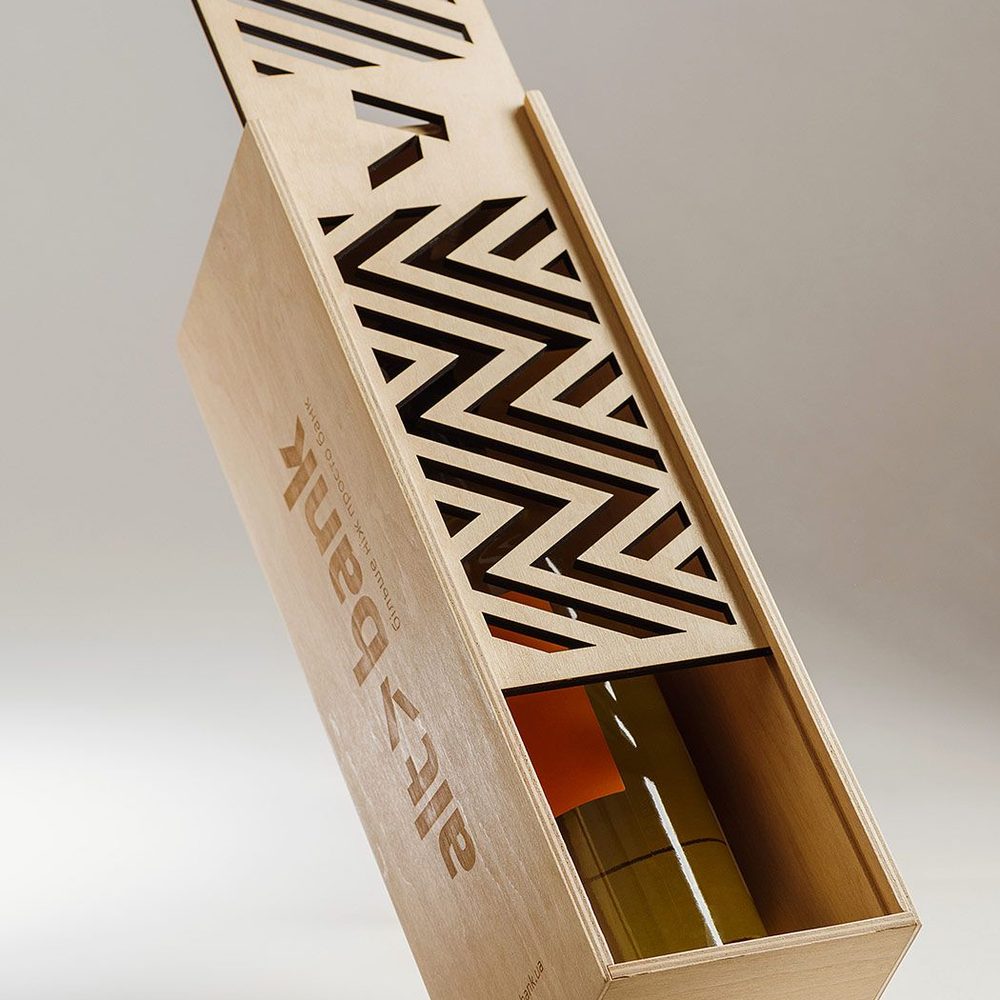 Caja de vino o botella, madera grabada · foto 3